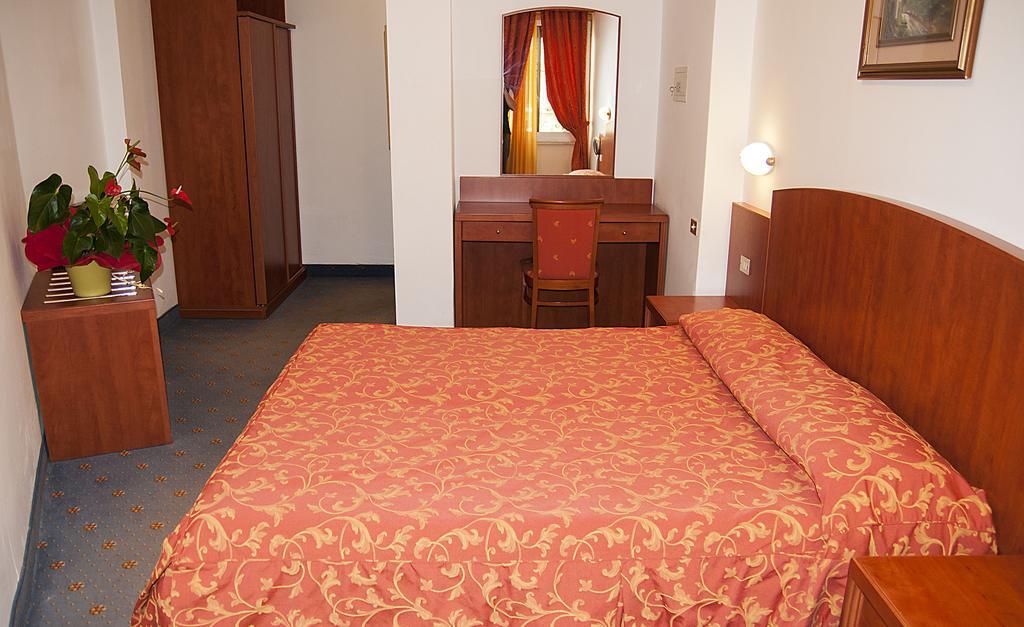 Hotel Garden Limone sul Garda Pokoj fotografie